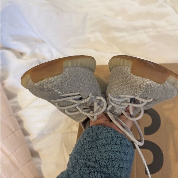 Yeezy Boost 350 V2 in Classic Gray - Picture 8 of 11